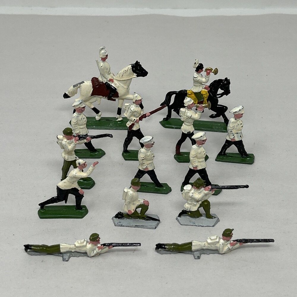 LEAD SEMI-FLAT SOLDIERS VINTAGE SET OF 14 WWI Soldiers White Coats 2" Tall